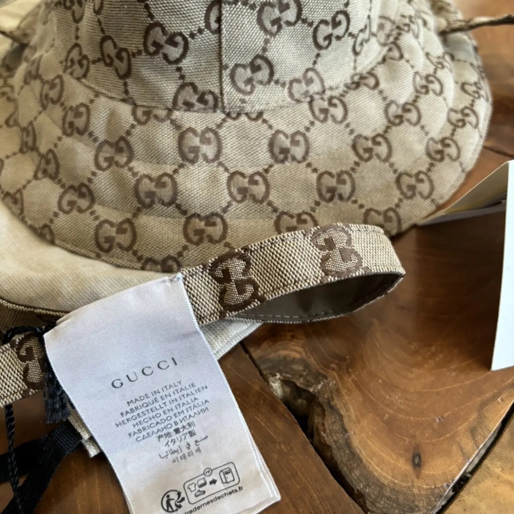 New Gucci Reversible Hat in GG Canvas Nylon - Picture 4 of 7
